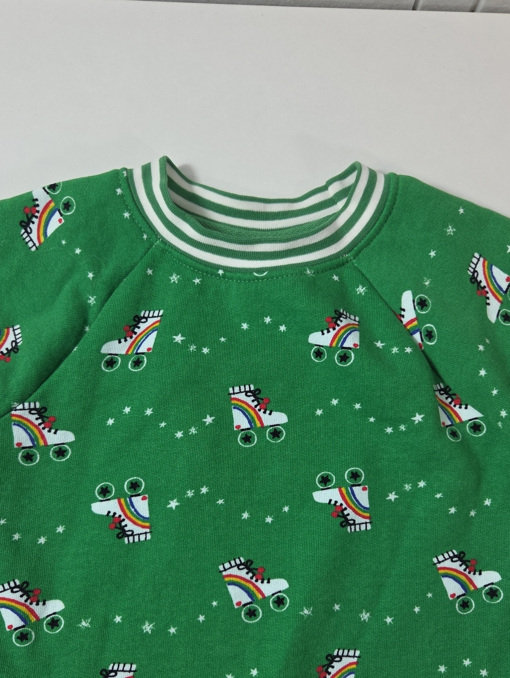 Hanna Anderson 100% Cotton Green Rollerskate Rainbows & Stars Sweatshirt Size 3T - Picture 4 of 8
